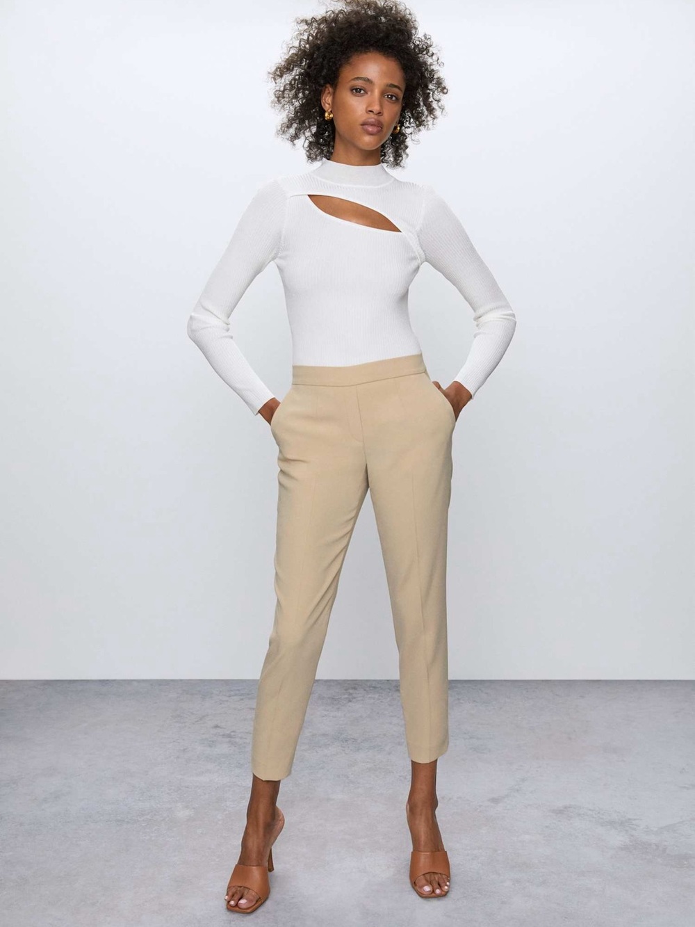 Aritzia Babaton Conan Beige Slim Cropped Pull-On Pants Size 8